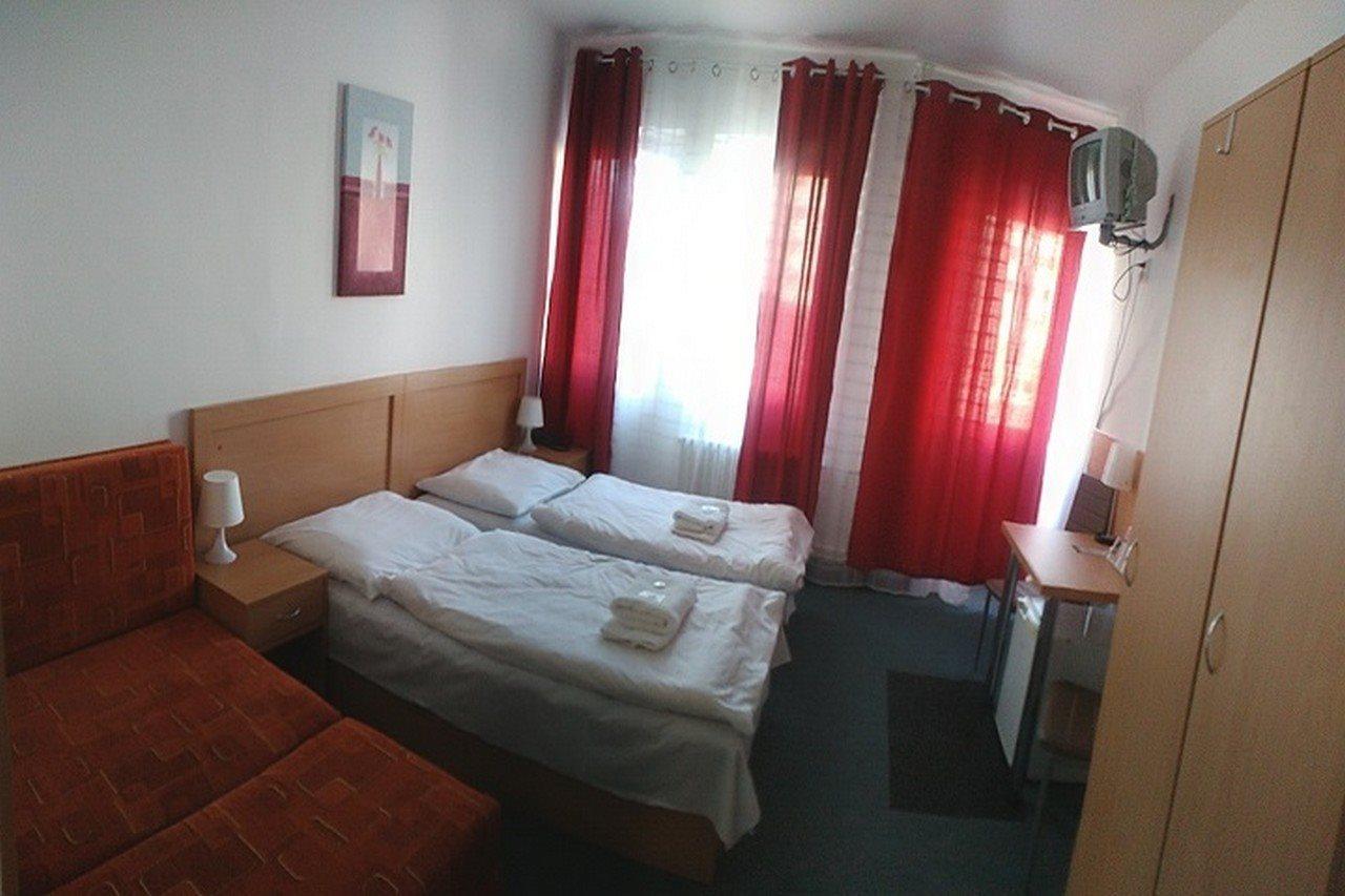ברטיסלאבה Hotel Plus מראה חיצוני תמונה