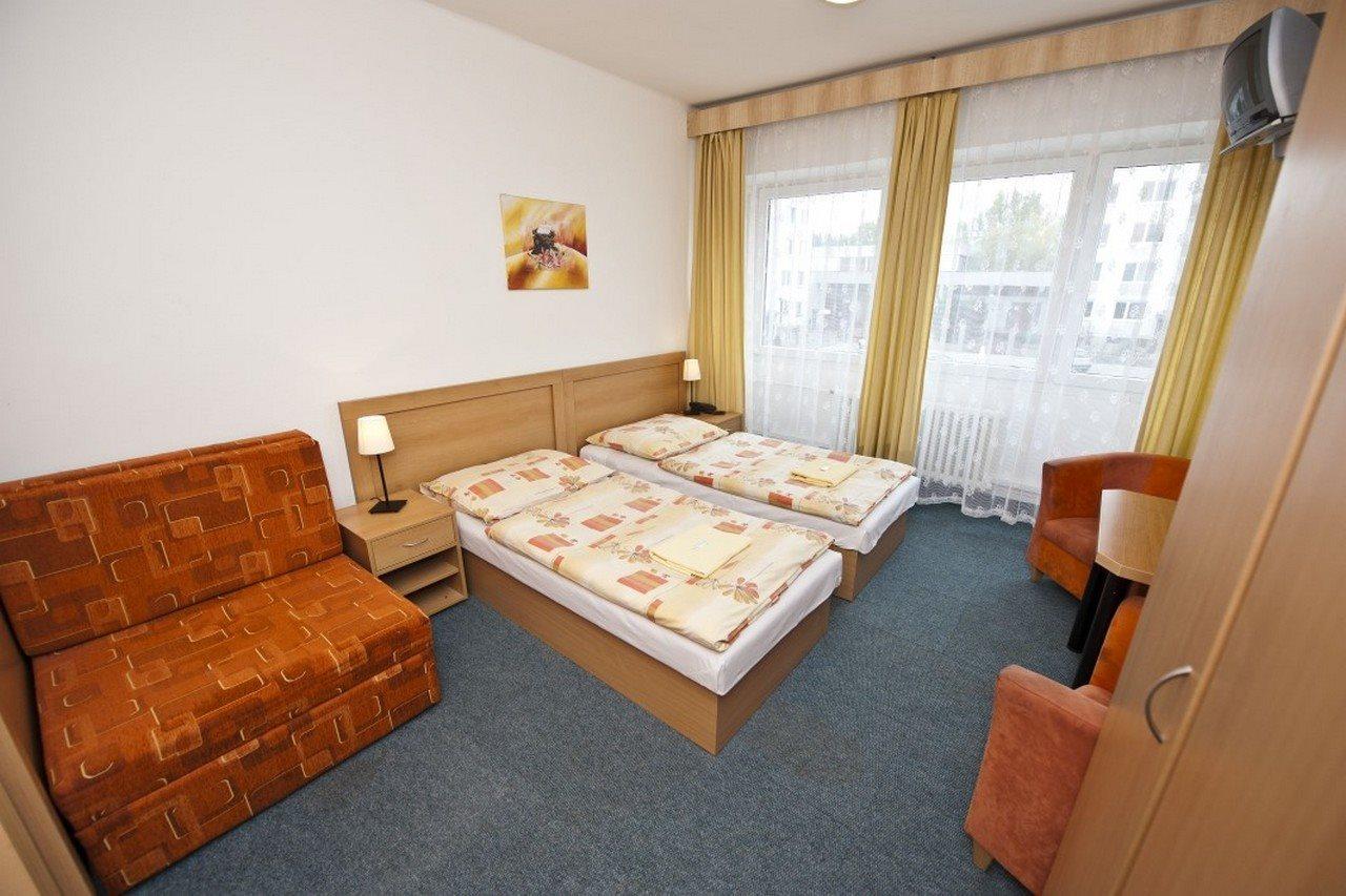 ברטיסלאבה Hotel Plus מראה חיצוני תמונה