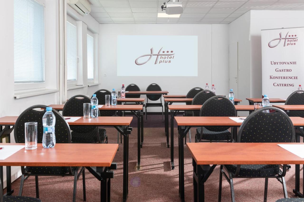 ברטיסלאבה Hotel Plus מראה חיצוני תמונה