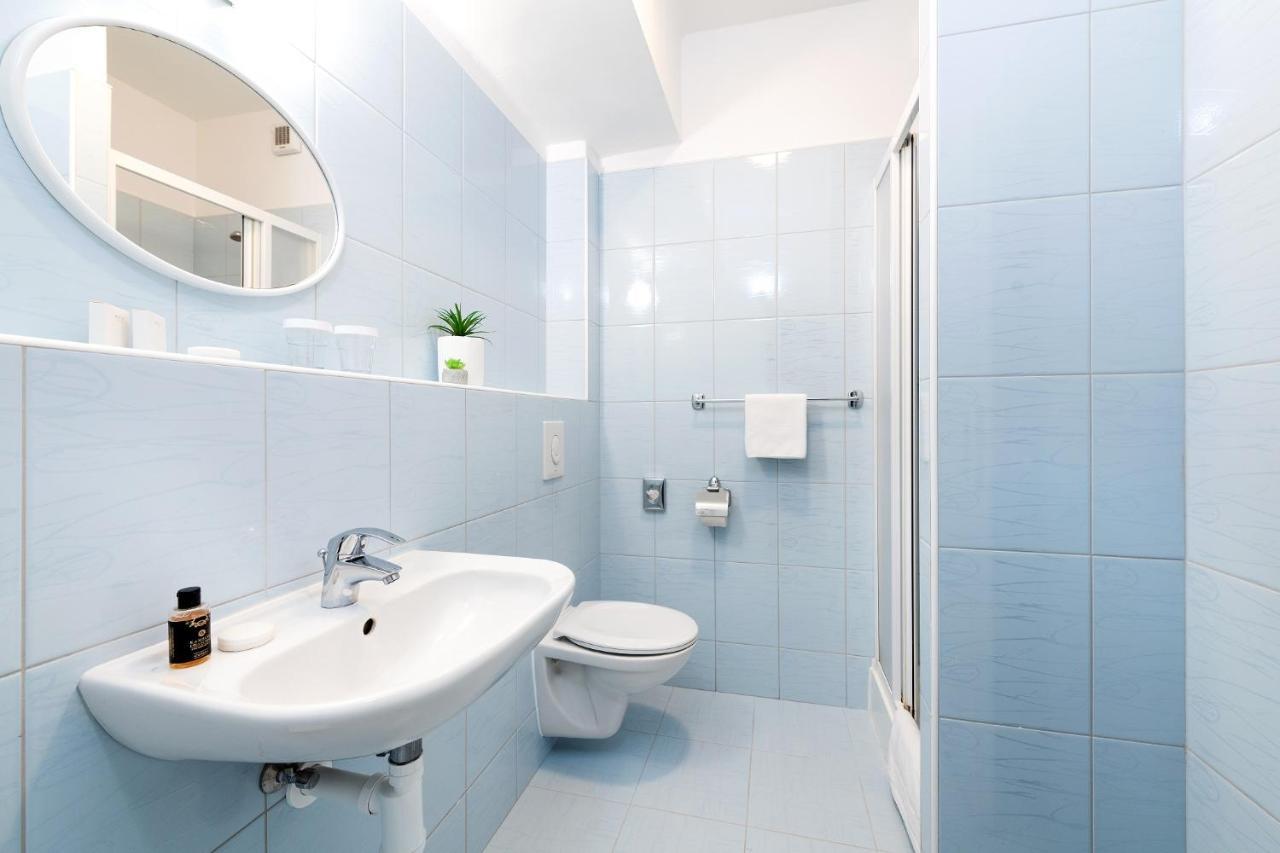 ברטיסלאבה Hotel Plus מראה חיצוני תמונה