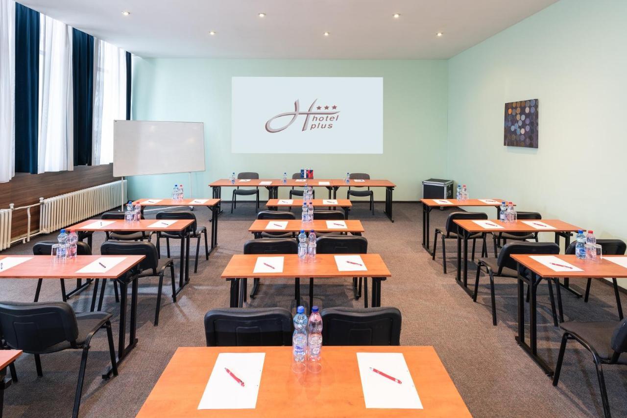 ברטיסלאבה Hotel Plus מראה חיצוני תמונה