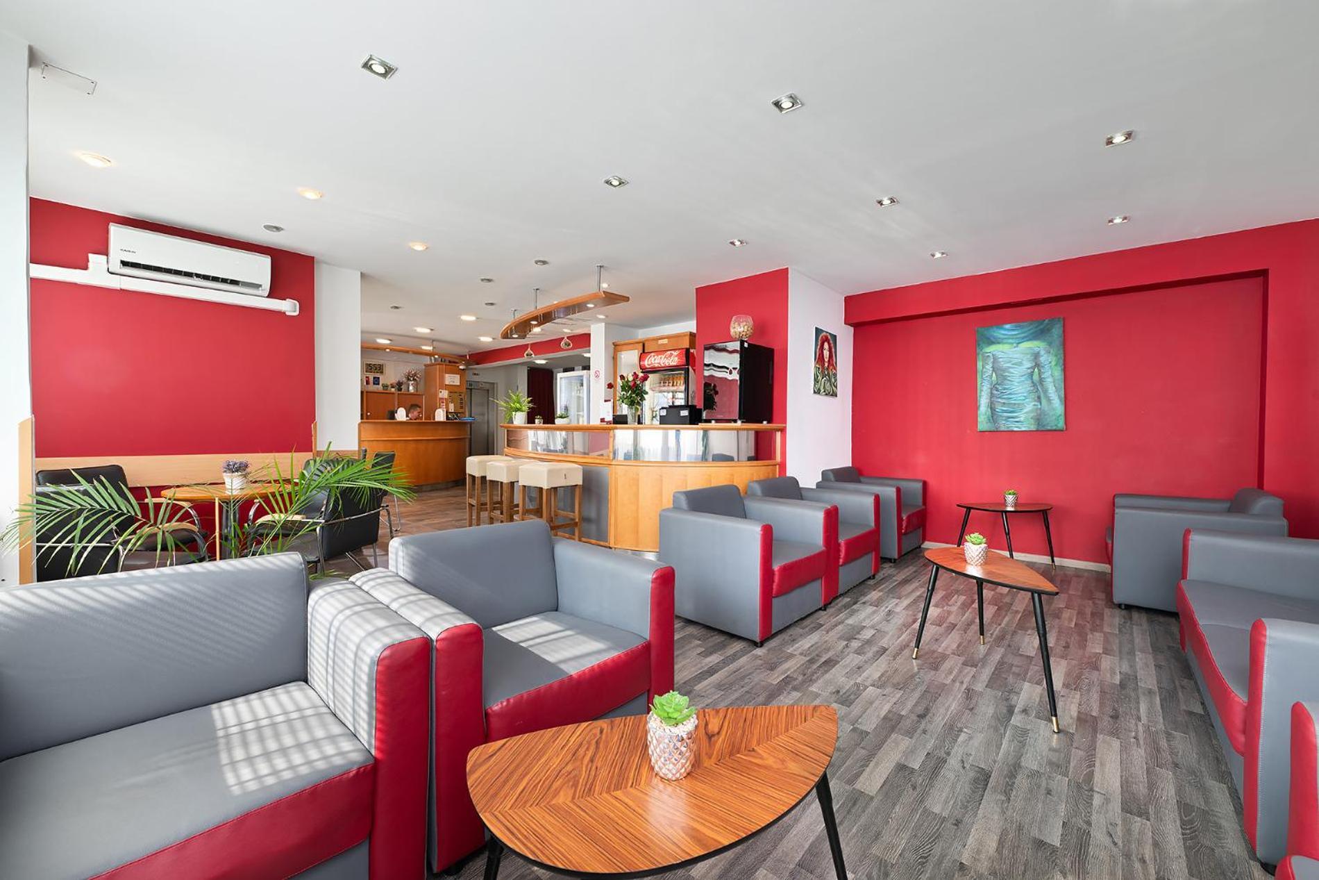 ברטיסלאבה Hotel Plus מראה חיצוני תמונה