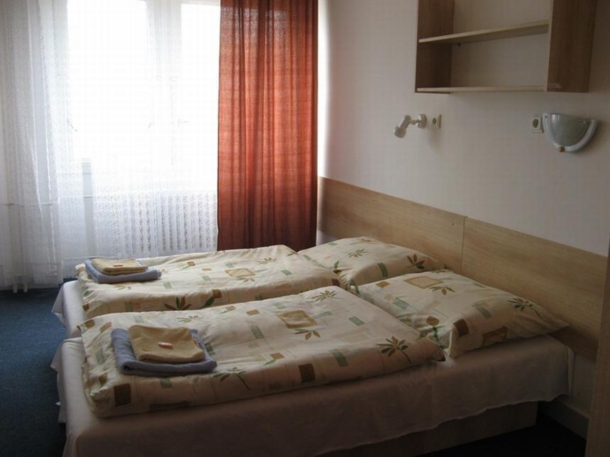 ברטיסלאבה Hotel Plus מראה חיצוני תמונה