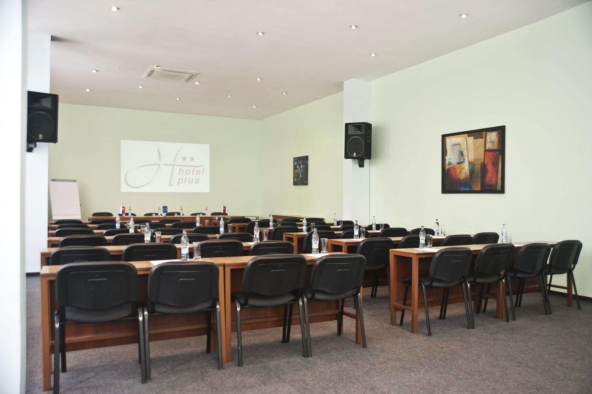 ברטיסלאבה Hotel Plus מראה חיצוני תמונה