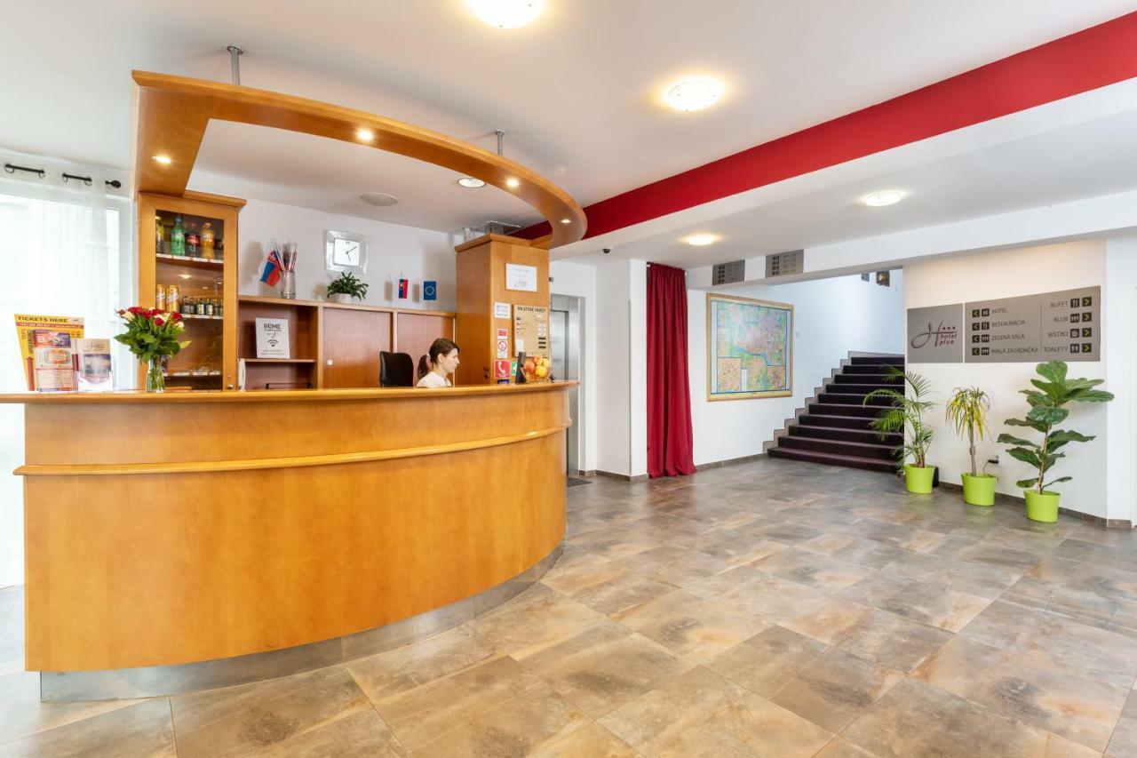ברטיסלאבה Hotel Plus מראה חיצוני תמונה